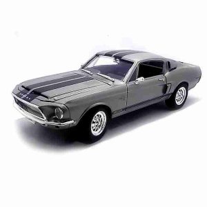 Shelby GT 500KR 1968 1:18 Road Signature Yatming