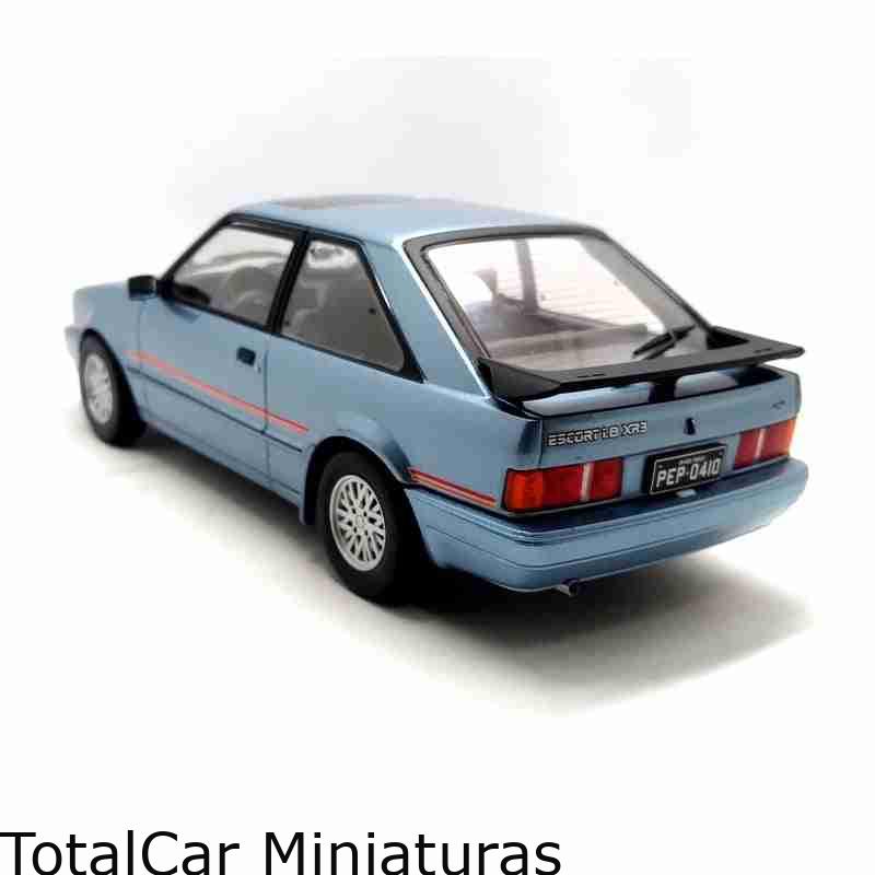 Ford Escort XR3 Formula 1991 1:24 Califórnia Classics Azul - Imagem 2